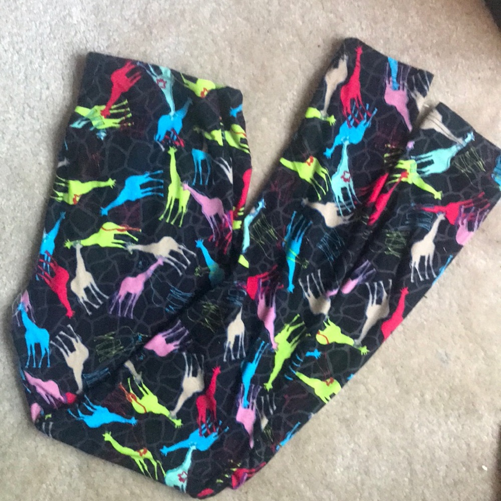 Gently used OS colorful giraffe LulaRoe leggings!